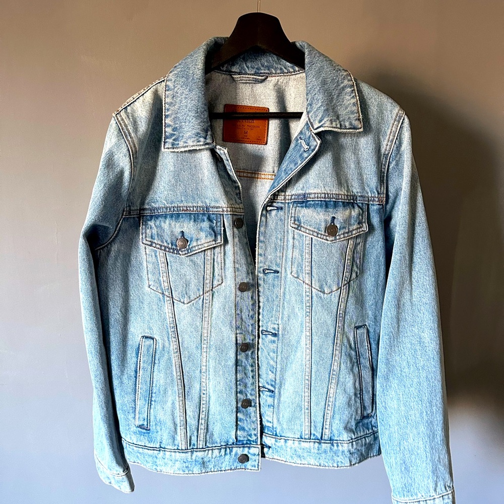 Vintage Denim Trucker Jacket Size M. Abercrombie and Fitch.